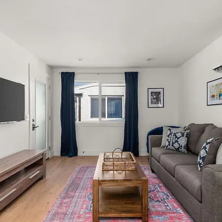 Cozy Retreat Minutes From Unit 9b Apts Apartment *