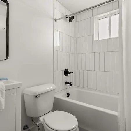 Charming Getaway Unit 12b Apts * Nashville