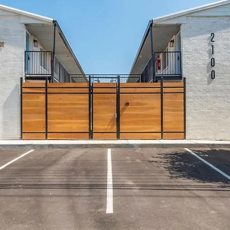 Modern Unit In Area Unit 10b Apts *