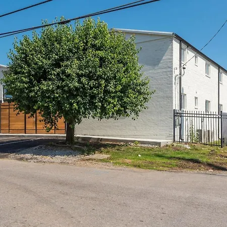 Modern Unit In Area Unit 10b Apts *