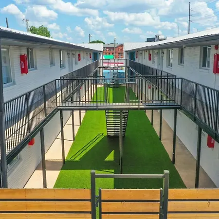 Apartment Modern Unit In Area Unit 10b Apts