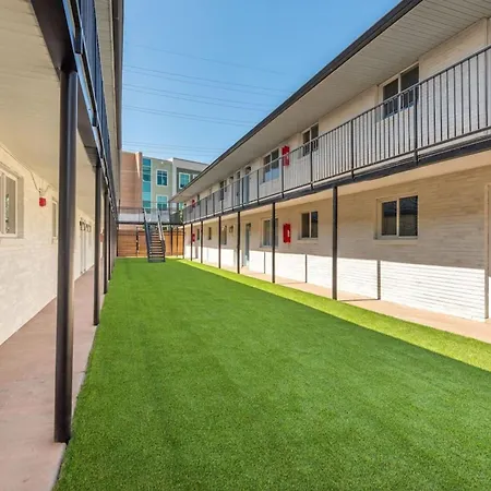 Apartment Modern Unit In Area Unit 10b Apts