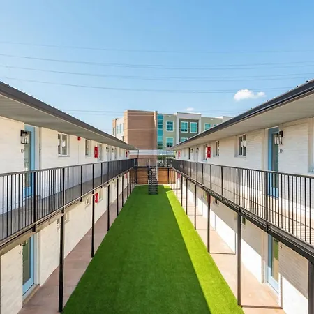 Apartment Modern Unit In Area Unit 10b Apts *