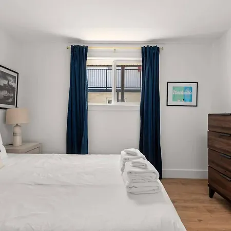 Modern Unit In Area Unit 10b Apts Apartment Nashville