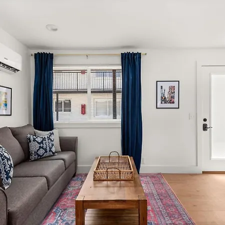 Modern Unit In Area Unit 10b Apts *