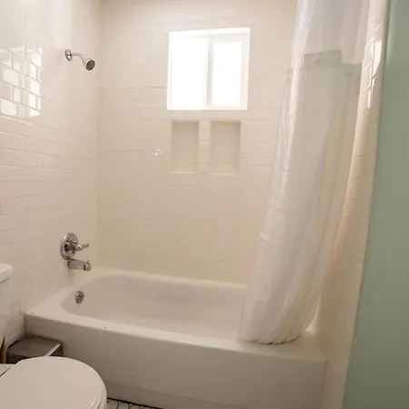 Cozy Getaway Mins To Downtown, Broadway Airport Nashville
