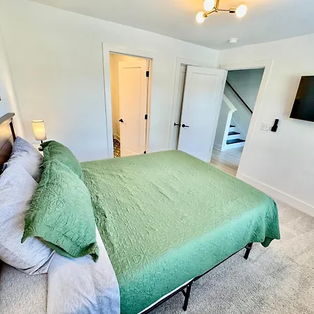 Two Rivers House Near Opryland, Sleeps 10 Game Holiday home Nashville