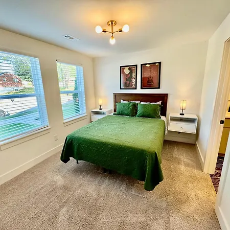 Two Rivers House Near Opryland, Sleeps 10 Game Holiday home