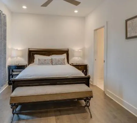 1050 East Trinity Lane, Unit 7 Hbr Apartment