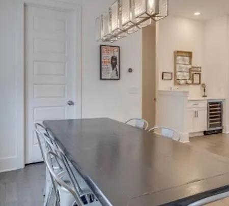 Apartment 1050 East Trinity Lane, Unit 7 Hbr *