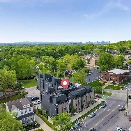 10 Min Drive Downtown, Roof Deck, Pet Friendly * Nashville