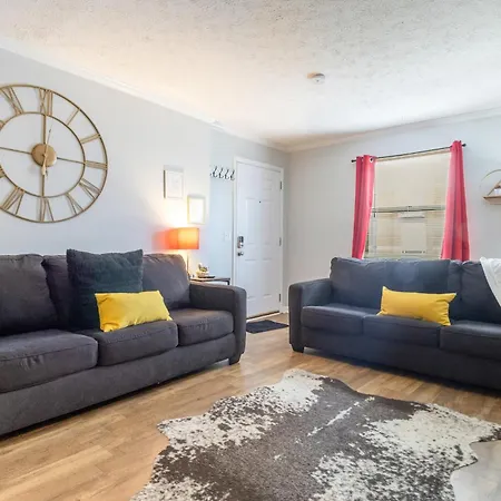 Apartment Charming 2 Bedroom In With Free Parking