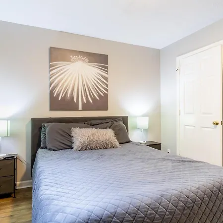 Apartment Charming 2 Bedroom In With Free Parking *