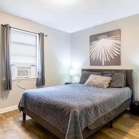 Charming 2 Bedroom In With Free Parking Apartment Nashville