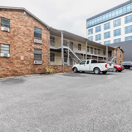 Apartment Charming 2 Bedroom In With Free Parking *