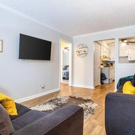 Charming 2 Bedroom In With Free Parking Apartment Nashville