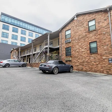 Downtown 1br With Full Kitchen, Pet-friendly