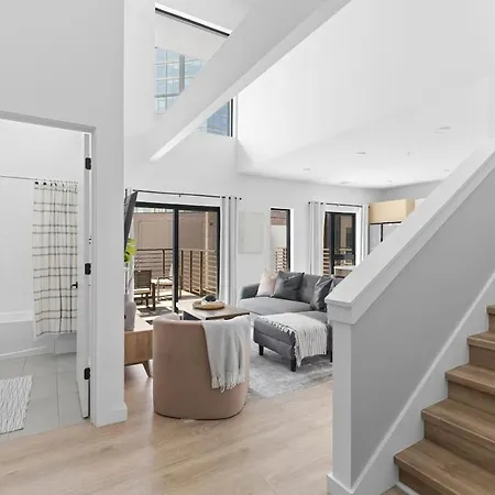 Luxury Penthouse With 2 Floors Pool Patio Gym Walk To Broadway *