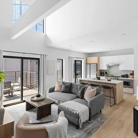 Luxury Penthouse With 2 Floors Pool Patio Gym Walk To Broadway Apartment