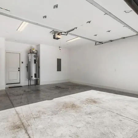 Holiday home Patio Firepit Garage Walk To Belmont 12 South, Restaurants And