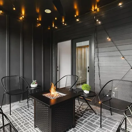 Patio Firepit Garage Walk To Belmont 12 South, Restaurants And