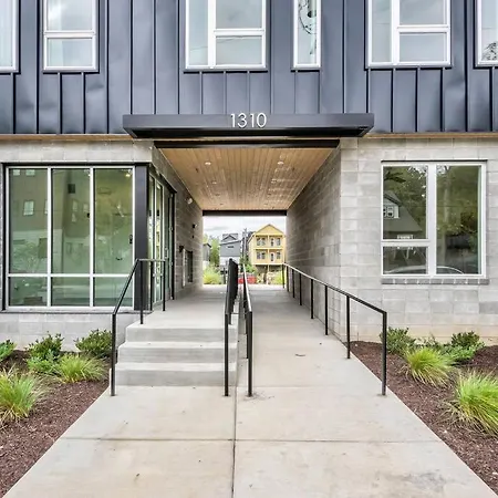 East Cozy Retreat Apartment