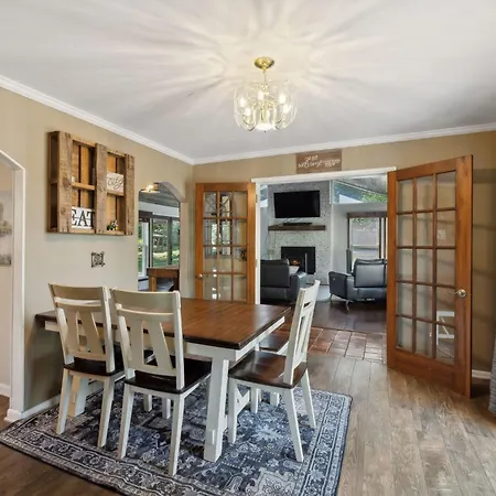 Huge Family Wildlife Retreat Close To The Lake Holiday home Nashville