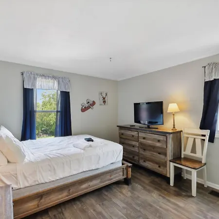 Huge Family Wildlife Retreat Close To The Lake
