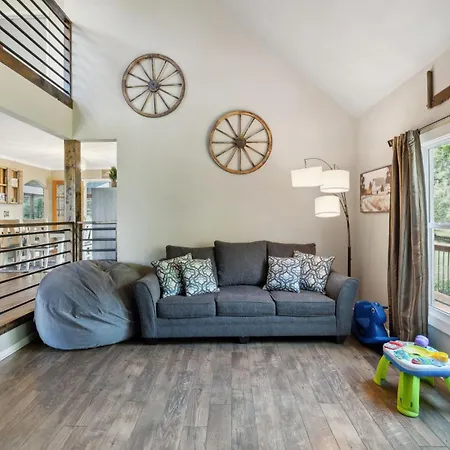 Huge Family Wildlife Retreat Close To The Lake