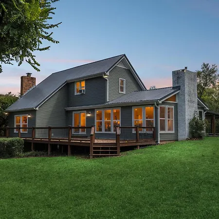 Huge Family Wildlife Retreat Close To The Lake