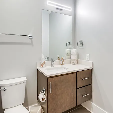 Holiday home 1 Mi To Downtown Nashville: Townhome W/ Balcony! *