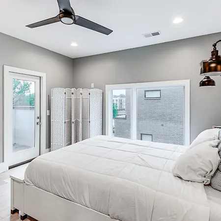 1 Mi To Downtown Nashville: Townhome W/ Balcony! Holiday home Nashville