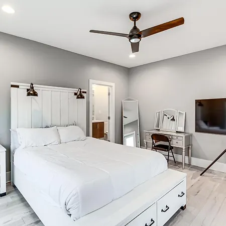 1 Mi To Downtown Nashville: Townhome W/ Balcony!