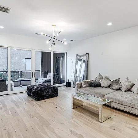 1 Mi To Downtown Nashville: Townhome W/ Balcony!