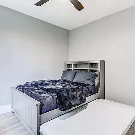 Holiday home 1 Mi To Downtown Nashville: Townhome W/ Balcony!