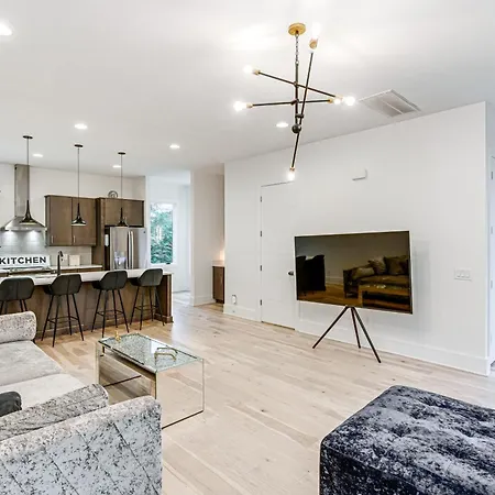Holiday home 1 Mi To Downtown Nashville: Townhome W/ Balcony!