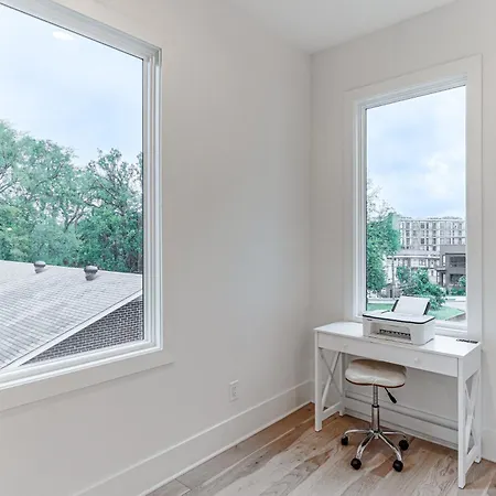 1 Mi To Downtown Nashville: Townhome W/ Balcony! Holiday home *