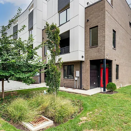 1 Mi To Downtown Nashville: Townhome W/ Balcony! *