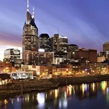 Riverfront Near Downtown Apartment *