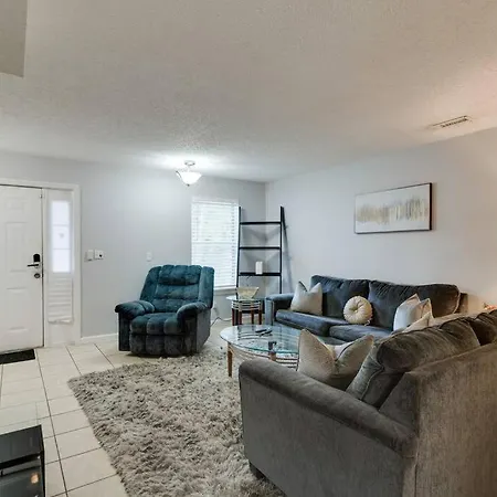 Apartment Prime Location With Balcony Near Broadway And Golf *