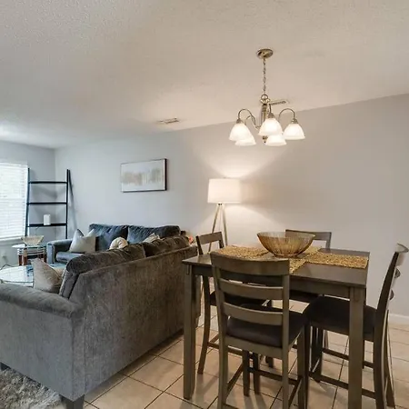 Apartment Prime Location With Balcony Near Broadway And Golf Nashville