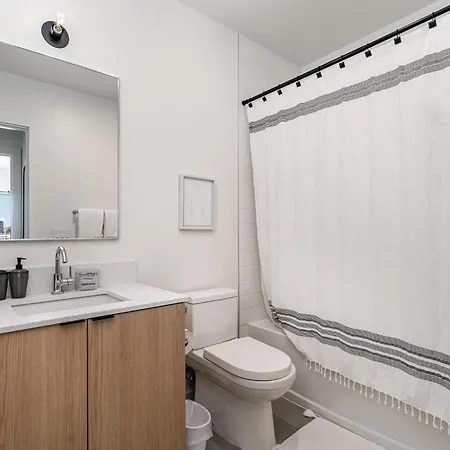 Holiday home Hyve - Zest - Pool & Gym - Get Ready Vanities *
