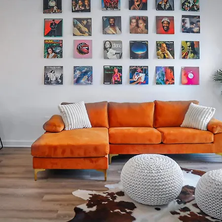 Aparthotel Charming Poolside Condo, 5 Minutes To Downtown