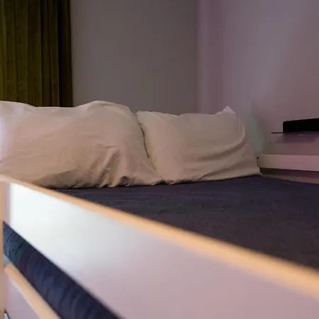 Holiday home Vivid Vocals - 4 Mins To Broadway - Rooftop Patio *