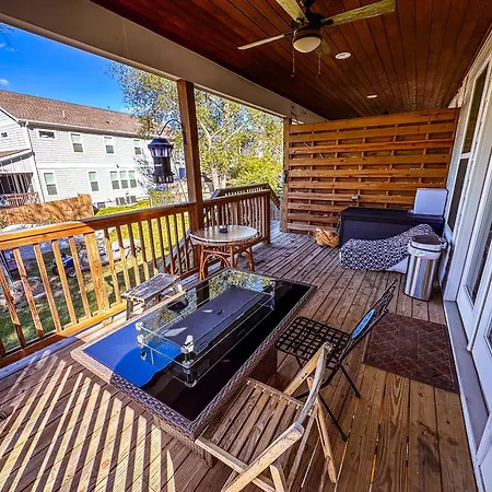 7 Min From Broadway! 3 Bed 2.5 Bath *