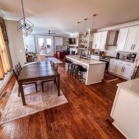7 Min From Broadway! 3 Bed 2.5 Bath * Nashville