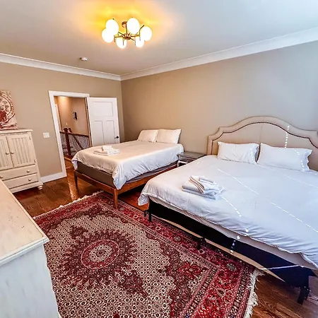 Holiday home 7 Min From Broadway! 3 Bed 2.5 Bath