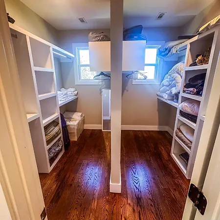 Holiday home 7 Min From Broadway! 3 Bed 2.5 Bath Nashville