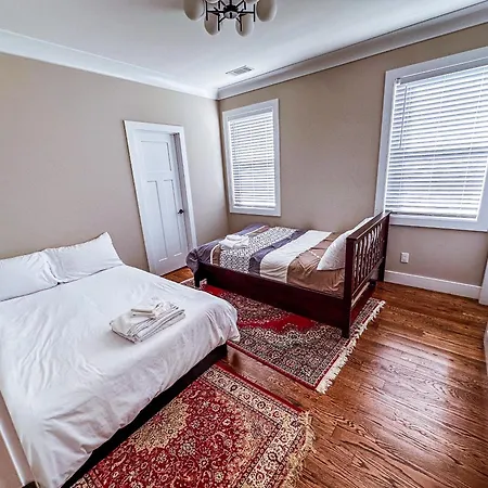 7 Min From Broadway! 3 Bed 2.5 Bath