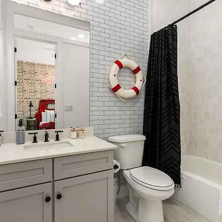 The Americana Abode Rooftop Hot Tub Game Holiday home